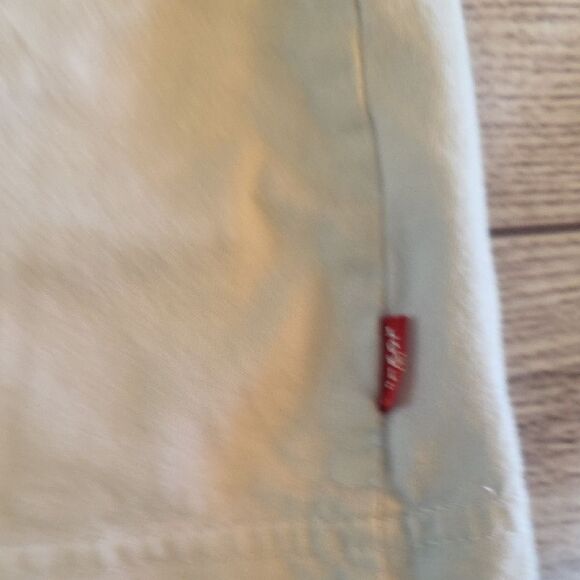 Levi's White Short Sleeve Tee with Iconic Logo - Picture 4 of 5